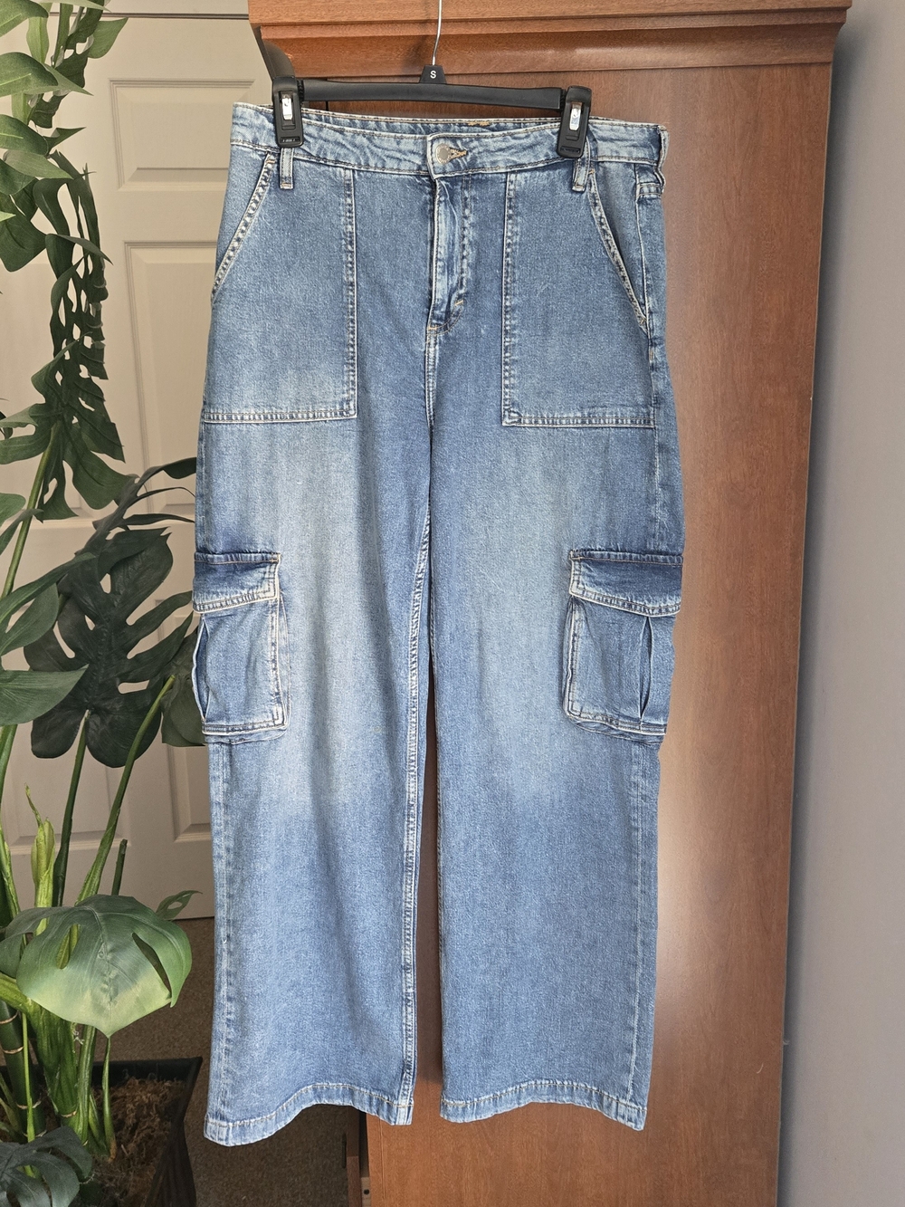Wide Leg Utility Cargo Jeans - Light Blue